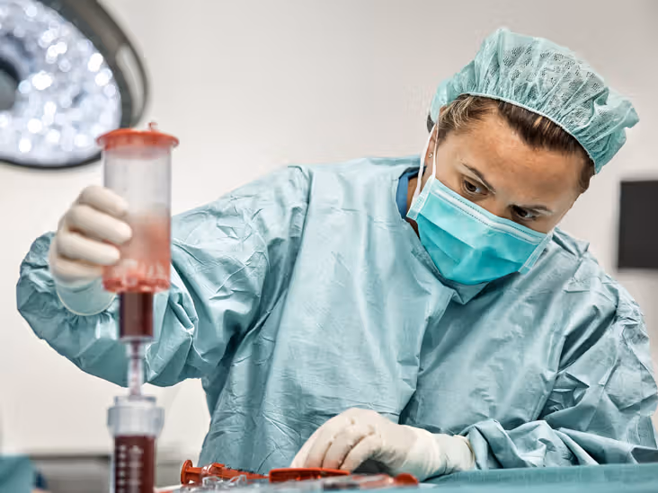 کاشت مو با سلول بنیادی